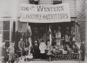 Klondike Outfitters butik, Cordova Street, Vancouver 1897 (s/h foto) af American Photographer
