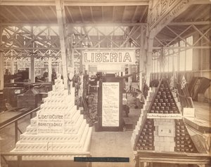 Liberia sæbe- og kaffeudstilling, Agricultural Hall, Philadelphia Centennial Exhibition, 1876 (albumin print) af American Photographer