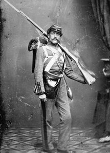 New York State Militiaman med percussion riffel-musket (s/h foto) af American Photographer