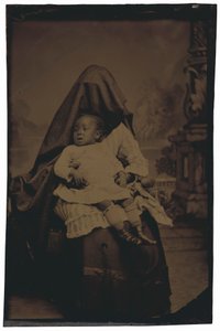 Portræt af en skjult kvinde og et barn,ca. 1875 (foto) af American Photographer