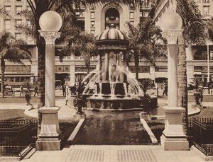 San Diego: Elektrisk springvand i Plaza Park, over for US Grant Hotel, doneret til byen af Louis J Wilde (s/h-foto) af American Photographer