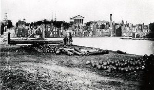 Sydsiden af kanalbassinet, Richmond, Virginia, april 1865 (s/h-foto) af American Photographer