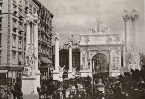 Dewey-bue foran Fifth Avenue Hotel ved 23rd St., New York City, for at fejre sejren over Spanien, 1899 af American Photographer
