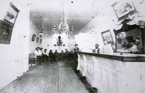 The Long Branch Saloon, Dodge City, Kansas, ca. 1880 (s/h-foto) af American Photographer