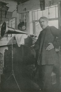 Thomas Edison i sit værksted