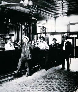 Typisk western salon af American Photographer