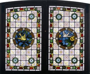 Et par blyholdige glasvinduer, ca. 1890 (blyholdige glasvinduer) af American School