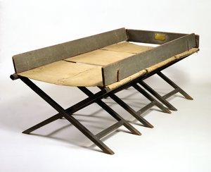 Camp Bed siges at være blevet brugt af George Washington i Valley Forge, ca. 1777-85 (træ, lærred og jern)