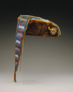 Turban, Mesquakie, ca. 1880 (odderskind, bomuldsstof, silkebånd, glasperler og bjørneklo) af American School