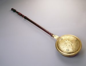 Varmepande, sandsynligvis fra Boston, 1780-90 (messing & ahorn eller birk)