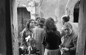 CROTONE - KORRESPONDENTEN LYTTER af Ando Gilardi