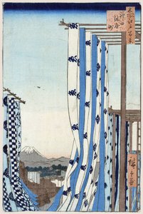 Japanske tryk: Farverkvarteret i Kanda (Tokyo, Japan). I baggrunden kan du se Mount Fuji. Serie hundrede berømte udsigter over Edo. (Dyers-distriktet i Kanda. Hundrede berømte udsigter over Edo). Værk af Utagawa Hiroshige (1797-1858), gravering af Ando or Utagawa Hiroshige