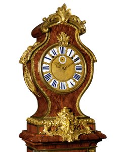 Detalje af en Regence quarter slående regulator, urværket af Thuret, ca. 1720 (ormolu monteret, Boulle messing indlagt blåtonet horn & kingwood) (se også 469017)