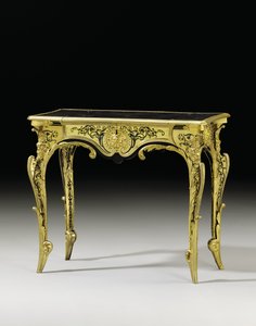 Louis XIV bureau plat, ca. 1700 (ormolu, skildpaddeskal, ibenholt, messing & blåplettet horn)