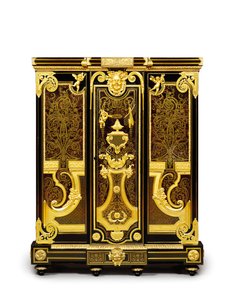 Louis XIV petit armoise, ca. 1700-10 (ormolu, messing, skildpaddeskal, ibenholt og marquetry)