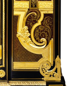 Louis XIV petit armoise, ca. 1700-10 (ormolu, messing, skildpaddeskal, ibenholt og marquetry)