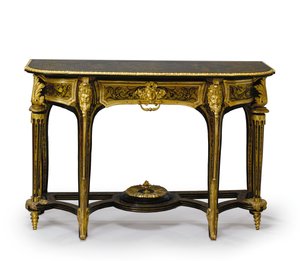 Et af et matchende par Louis XIV moleborde, ca. 1710 (ormolu monteret & Boulle messing indlagt skildpadde) (se også 469014 og 469015)