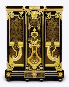 En Louis XIV ormolu-monteret lille garderobe, 1700-10 af Andre Charles Boulle