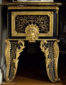 Louis XIV furniture: chest of drawers with metal inlay with acanth made by Andre Boulledani