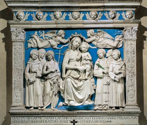 Madonna og barn med hellige, af Andrea della Robbia (1435-1525), glaseret lertøj, Medici-kapellet, Santa Croce-kirken, Firenze, Italien