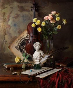 Klassisk violin og roser af Andrey Morozov