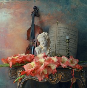 Violin Bust and Gladiolus af Andrey Morozov