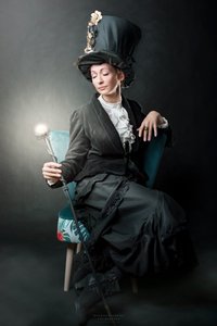Elegant steampunk-portræt af Andrzej Lisowski