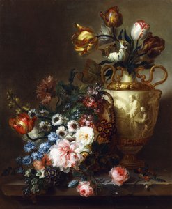 Tulipaner i en vase og roser i en kurv på en stenafsats, af Ange Louis Guillaume Lesourd Beauregard