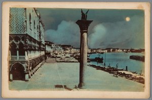 Udsigt over Markuspladsen med Colonne di San Marco og hjørnet af Dogepaladset i Venedig af Anonymous