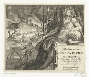 Titeltryk med titel og flodgud med trefork og fiskenet i landskab med fiskere Libelivs diverse Genera piscium complectens (serietitel) Ferskvandsfisk, havfisk, frøer, krebsdyr og havdyr (serietitel) af Anonymous
