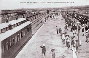 Ankomst af et fransk soldatertog til Pekin under den kinesiske kampagnefotografering omkring 1900-1901 - Privat samling af Anonymous Anonymous