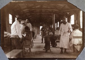 Første Verdenskrig 1914-1918: omklædningsrum for franske sårede soldater. Couville dans la Manche, Nedre Normandiet (Nedre Normandiet), Frankrig. Anonym fotografering maj 1917. Privat samling, Stella. af Anonymous Anonymous
