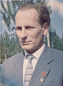 Mikhail Vasilyevich Melnikov (1919-1996), raketmotordesigner - Anonym. Farvefotografering Privat samling af Anonymous Anonymous