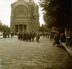 Fotografering - Stereoskopisk glasplade om Første Verdenskrig: I Paris, efter mobilisering tager unge rekrutter af sted til fronten, Private Collection af Anonymous Anonymous