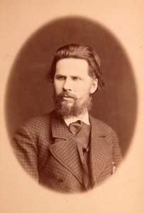 Portræt af kunstneren Ivan Nikolaievitch (Nikolaevich) Kramskoi (1837-1887). Albumin foto af Anonymous Anonymous