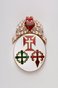 Portugal - Storkorsbånd af de tre ordener: Storkors-emblemet for de tre ordener tilhørte sandsynligvis Mary II af Bragance (1819-1853), dronning af Portugal - Model for Lady - 1800-1850 - Guld med emaljer og perler - H: 8 cm; B: 4,7 cm; Vægt: 44 g - af Anonymous Anonymous