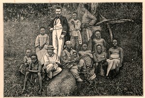 Den opdagelsesrejsende Pierre Savorgnan af Brazza (1852-1905) og en gruppe oprindelige folk fra det apostoliske vikariat for de to Guineas (To Guineas) i Gabon. Indgravering i "Les Missions Catholiques au XIXeme Siecle"" af Louis-Eugene (Louis Eugene) Louv af Anonymous Anonymous