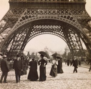 Universal Exposition of 1900 - Exposition Universelle de 1900 i Paris: Udsigt under Eiffeltårnet - privat samling af Anonymous Anonymous