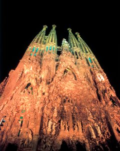 Forfatter: GAUDI i CORNET, Antoni (1852-1926). Titel: Sagrada Familia. 1884-1926 (spansk).. Teknik: Arkitektur. Museum/sted: SPANIEN. CATALONIEN. BARCELONA. Barcelona. Den Hellige Families Forsoningskirke. Fachada del Nacimiento. (Spansk).