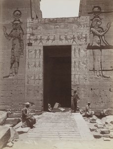 Philae, nærbillede fra syd for Anden Pylon-indgang ved Isis-templet