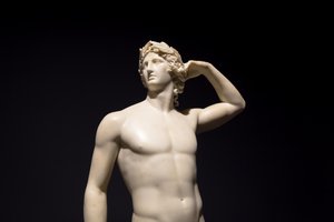 MILAN, ITALIEN - juni 2020: den antikke skulptur Apollo Crowning Himself - 1782 - An..., 2019 (foto) af Antonio Canova