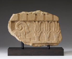 Fragment af en frise med en stenbuk og orykser, 5.-4. århundrede f.Kr. (kalksten)