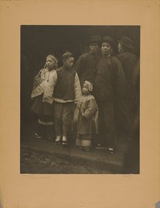 En blandet skare, Old Chinatown - San Francisco af Arnold Genthe