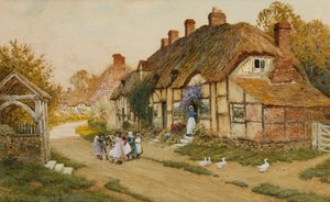 Børn leger udenfor et sommerhus i en landsby
