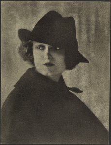 [Portræt af en uidentificeret Hollywood-skuespillerinde]. af Arthur F. Kales