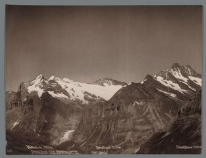 Udsigt over Wetterhorn, Berglistock og Schreckhorn i Berner Alperne Panorama af Jungfraukette (serietitel på objekt)