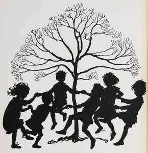 Silhuet af børn, der danser omkring et træ. af Arthur Rackham