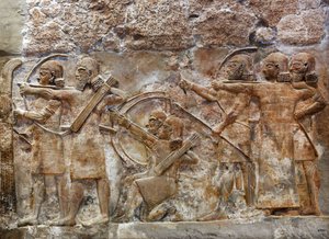 Assyriske hærs bueskytter erobrer en befæstet by, relief fra Nimrud, ca. 865 f.Kr. af Assyrian