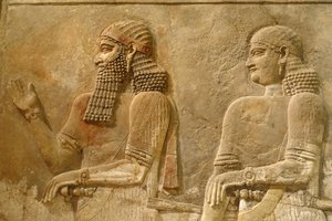Detalje af Sargon II og vagt, relief fra kong Sargons palads i Khorsabad, ca. 716-713 f.Kr. af Assyrian