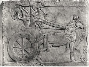 Fragment af et relief, der forestiller den assyriske hær i kamp, fra Palace of Ashurbanipal i Nineveh, ca. 645 f.Kr. stendetalje af 161334 bw foto af Assyrian